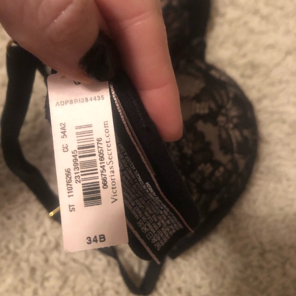Victoria’s Secret black lace bra - Picture 2 of 3